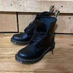 Dr Martens 1460 Smooth Leather Lace Up Boots